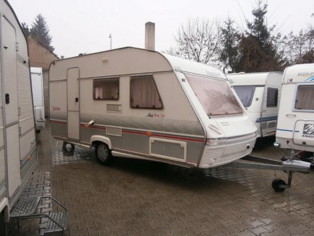 Praktický karavan Beyerland 440 pro 4 osoby
